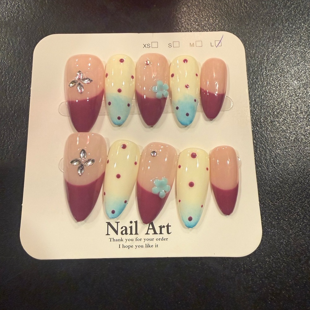 Elegant Almond shape Floral Nail Art Set - Red and Cream